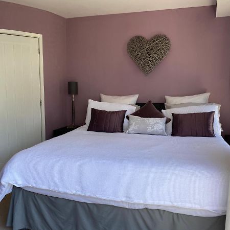 One Of The Best Properties In Lyme! Breathtaking Views Across The Whole Bay. 3 Stories With 2 Tier Veranda Around The Property. Sleeps 6 Lyme Regis Kültér fotó