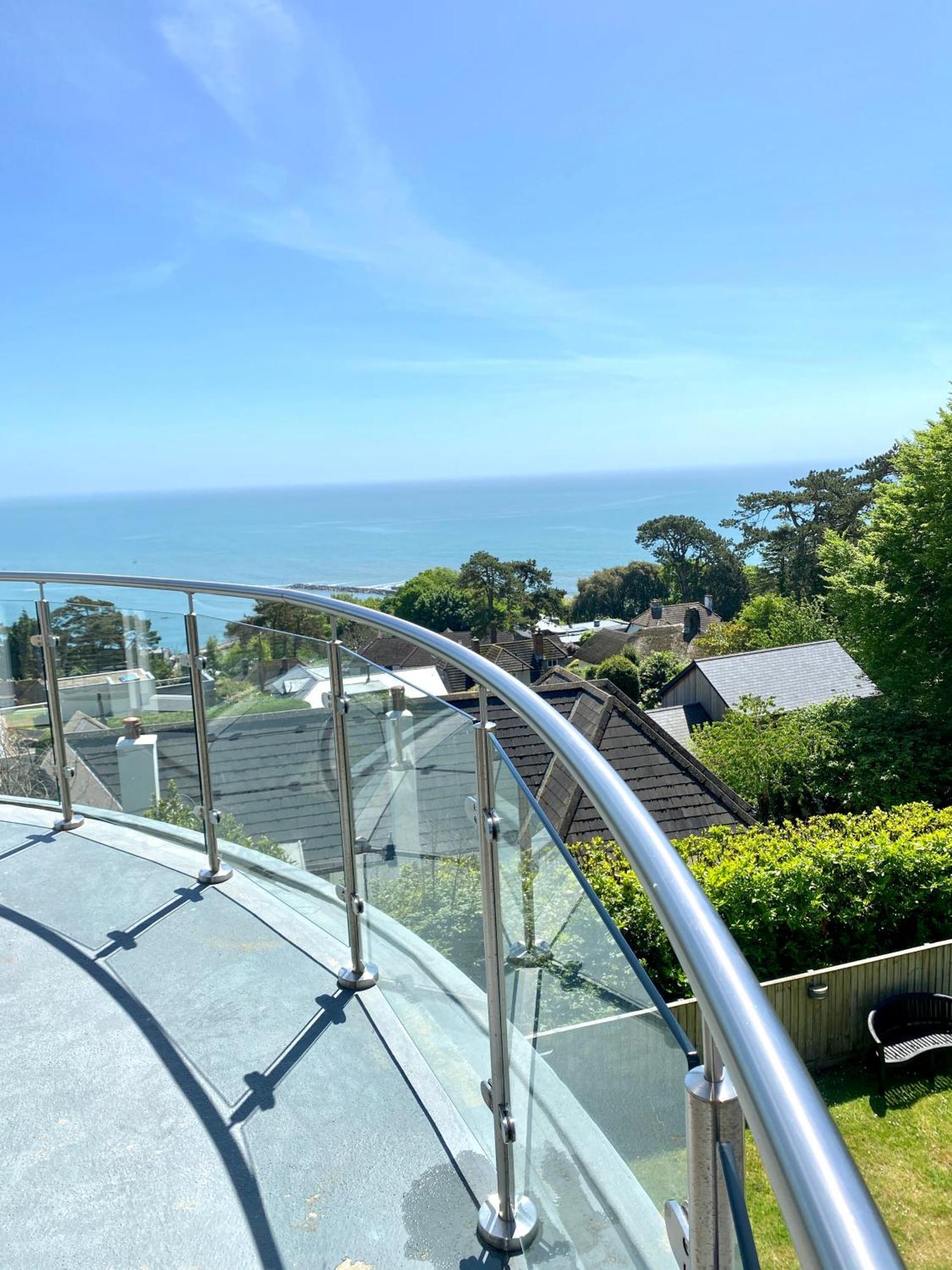 One Of The Best Properties In Lyme! Breathtaking Views Across The Whole Bay. 3 Stories With 2 Tier Veranda Around The Property. Sleeps 6 Lyme Regis Kültér fotó