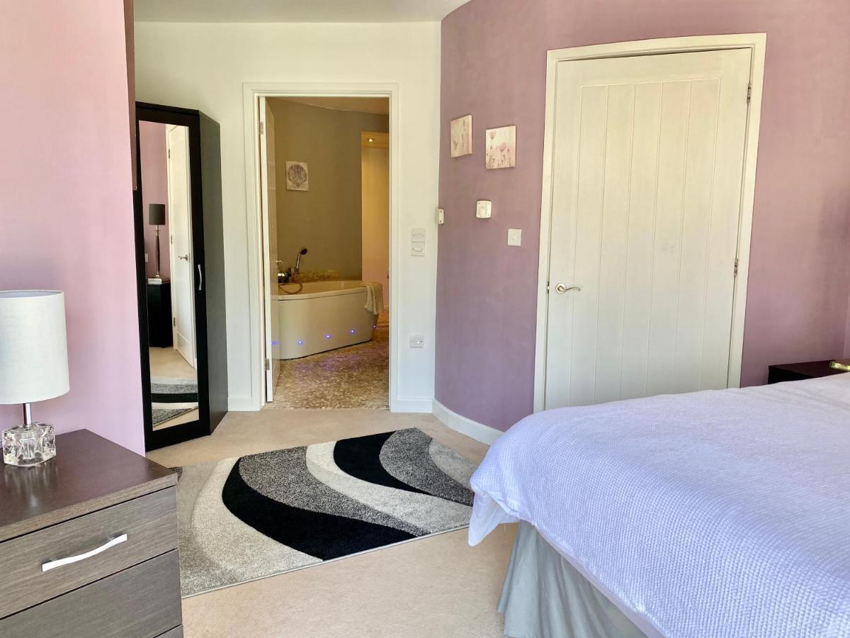 One Of The Best Properties In Lyme! Breathtaking Views Across The Whole Bay. 3 Stories With 2 Tier Veranda Around The Property. Sleeps 6 Lyme Regis Kültér fotó