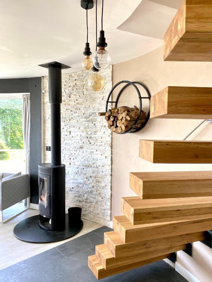 One Of The Best Properties In Lyme! Breathtaking Views Across The Whole Bay. 3 Stories With 2 Tier Veranda Around The Property. Sleeps 6 Lyme Regis Kültér fotó