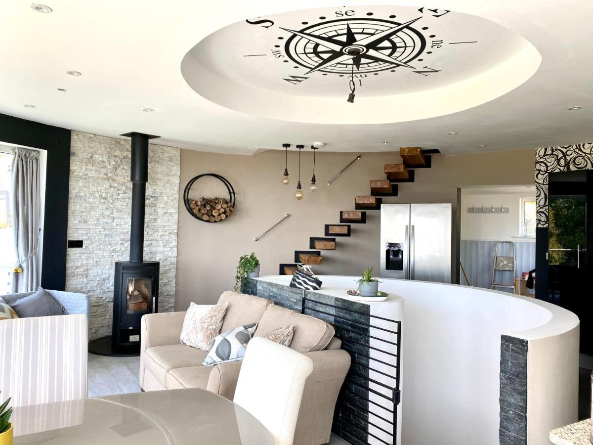 One Of The Best Properties In Lyme! Breathtaking Views Across The Whole Bay. 3 Stories With 2 Tier Veranda Around The Property. Sleeps 6 Lyme Regis Kültér fotó