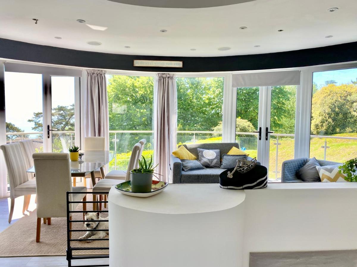 One Of The Best Properties In Lyme! Breathtaking Views Across The Whole Bay. 3 Stories With 2 Tier Veranda Around The Property. Sleeps 6 Lyme Regis Kültér fotó