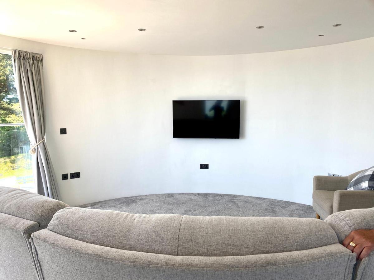One Of The Best Properties In Lyme! Breathtaking Views Across The Whole Bay. 3 Stories With 2 Tier Veranda Around The Property. Sleeps 6 Lyme Regis Kültér fotó