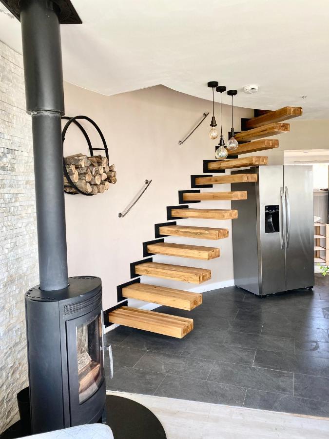 One Of The Best Properties In Lyme! Breathtaking Views Across The Whole Bay. 3 Stories With 2 Tier Veranda Around The Property. Sleeps 6 Lyme Regis Kültér fotó