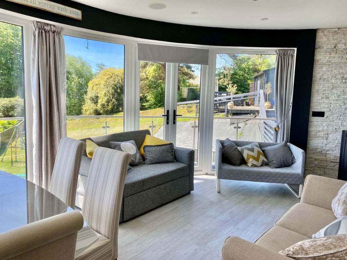 One Of The Best Properties In Lyme! Breathtaking Views Across The Whole Bay. 3 Stories With 2 Tier Veranda Around The Property. Sleeps 6 Lyme Regis Kültér fotó