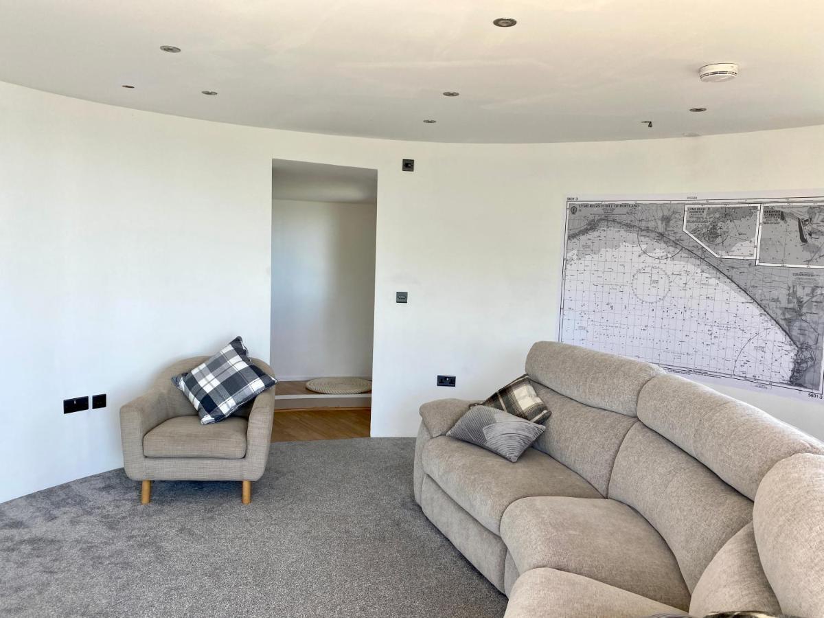 One Of The Best Properties In Lyme! Breathtaking Views Across The Whole Bay. 3 Stories With 2 Tier Veranda Around The Property. Sleeps 6 Lyme Regis Kültér fotó