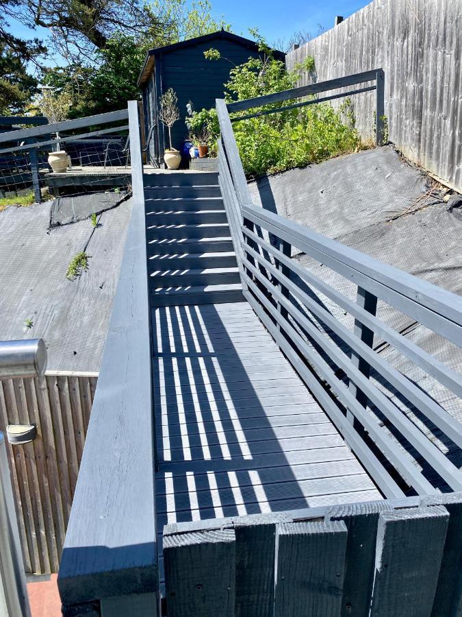 One Of The Best Properties In Lyme! Breathtaking Views Across The Whole Bay. 3 Stories With 2 Tier Veranda Around The Property. Sleeps 6 Lyme Regis Kültér fotó