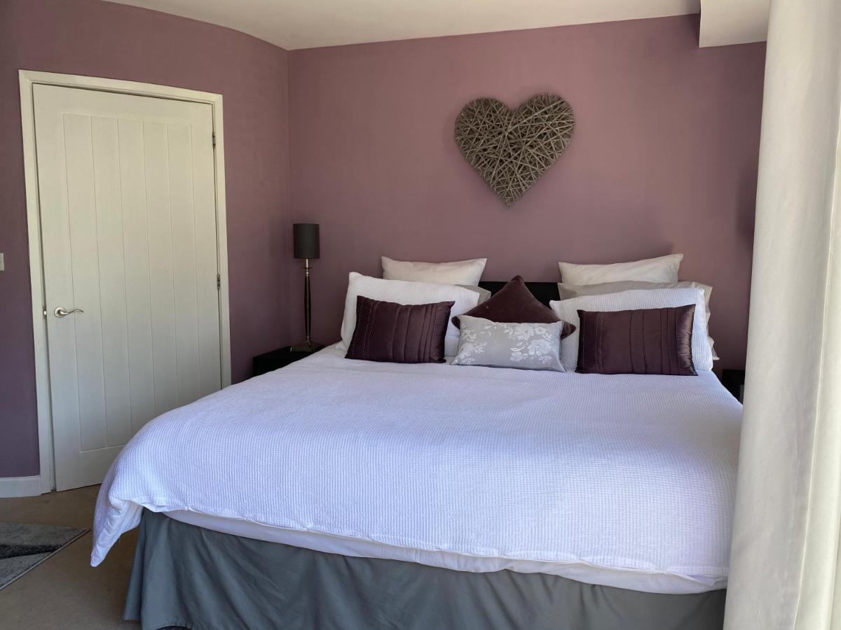 One Of The Best Properties In Lyme! Breathtaking Views Across The Whole Bay. 3 Stories With 2 Tier Veranda Around The Property. Sleeps 6 Lyme Regis Kültér fotó